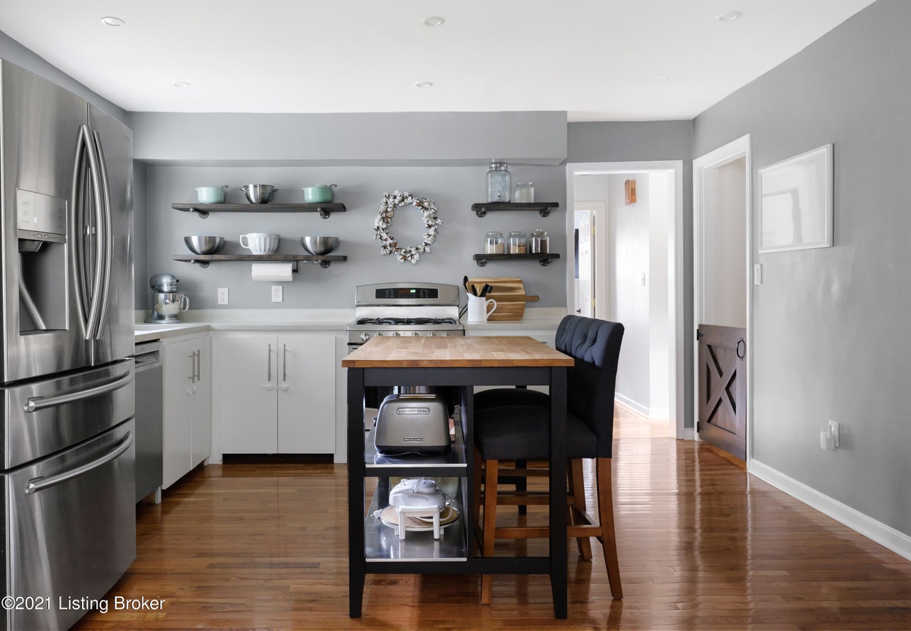 small kitchen stage, home staging Louisville, open shelves , country kitchen